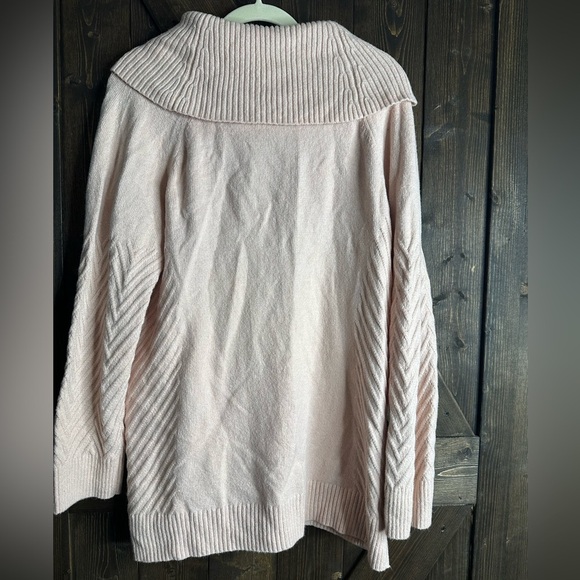 Calvin Klein cowl neck sweater
Light pink
Size XL - Picture 3 of 5